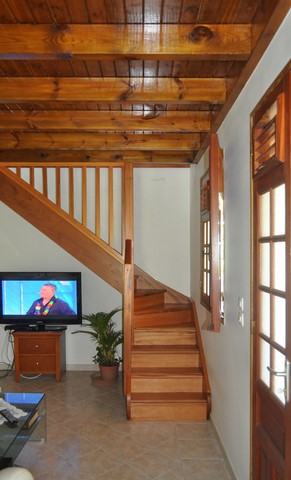 Escalier un quart tournant en bois de Guyane.